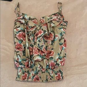 Floral cinched waist top with ruffles.